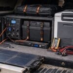 Zasilanie w off-roadzie – jak mieć prąd w terenie i nie zniszczyć auta