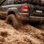 Masa pojazdu w off-roadzie – dlaczego cięższe auto szybciej się zakopuje